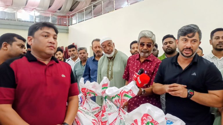 ইপিজেডে আমির খসরু’র উপহার সামগ্রী পেল ৩ শতাধিক পরিবার